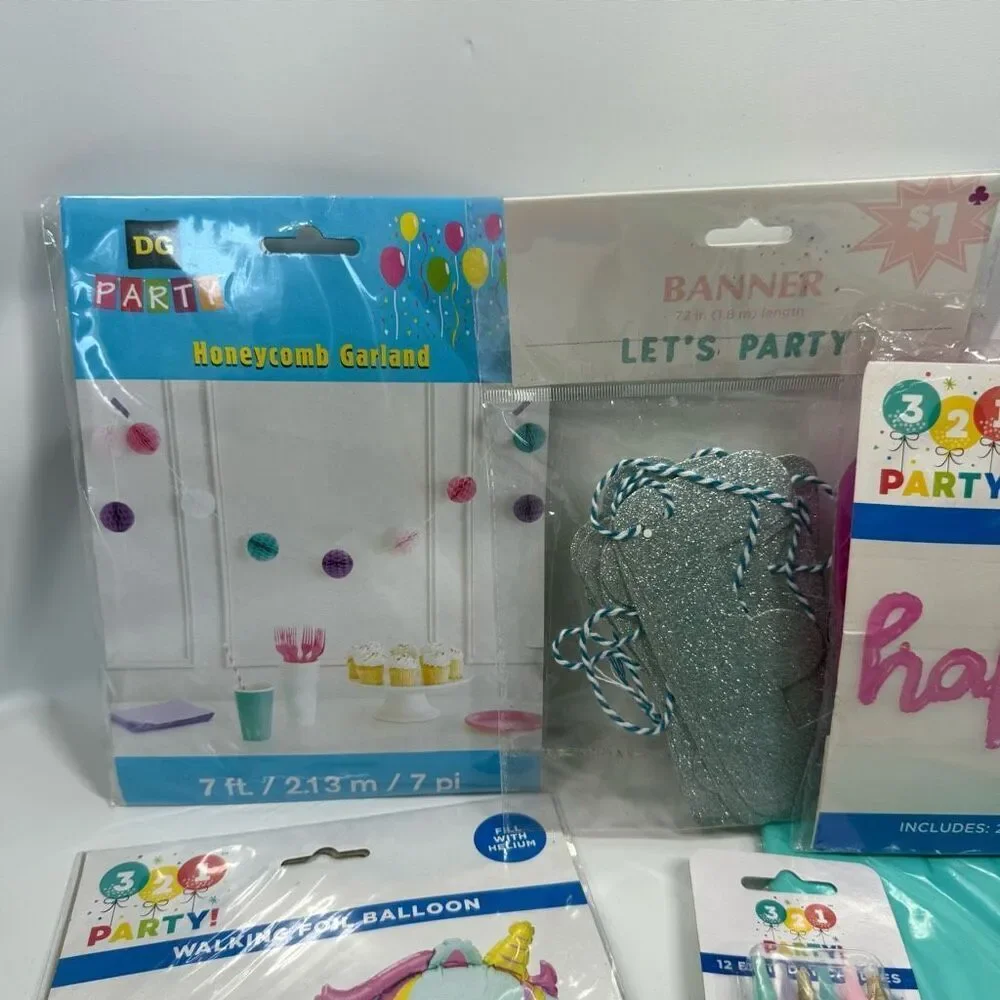 D17  Party Decorations- 8 piece Unicorn party decorations and supplies